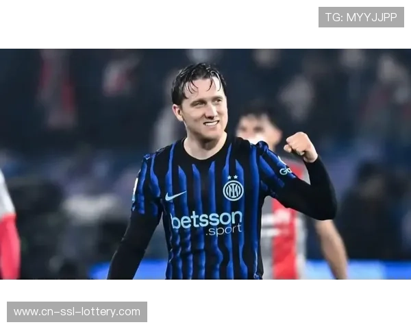 泽林斯基世界波绝杀后跪地庆祝，国家德比英雄诞生